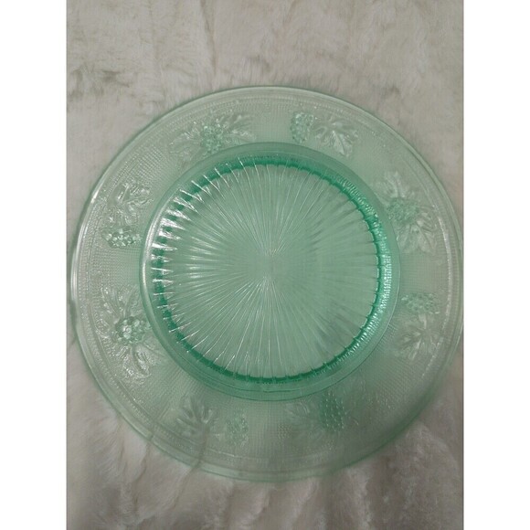 Westmoreland Green Vaseline Glass Grape & Leaf Woolworth Plate circa 1930-Glows! - Picture 8 of 10